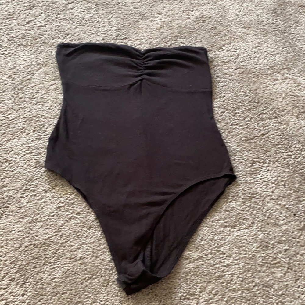 CHARLOTTE RUSSE STRAPLESS BODYSUIT
